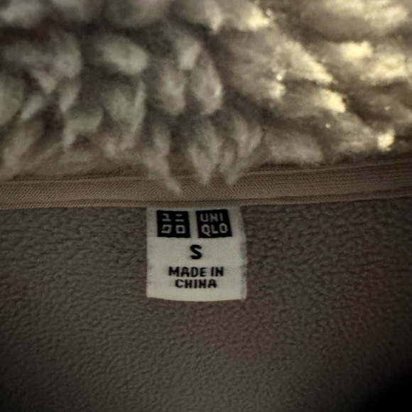 *Perfect Condition- Hardly Worn* Uniqlo FLUFFY Full Zip coat - Picture 3 of 3